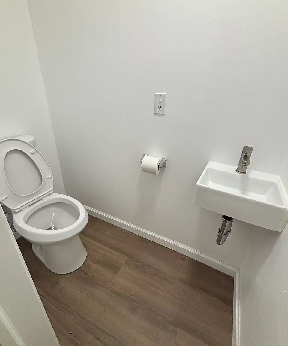 3 bed, 1.5 bath, 960 sqft, $2,900 — Photo 2