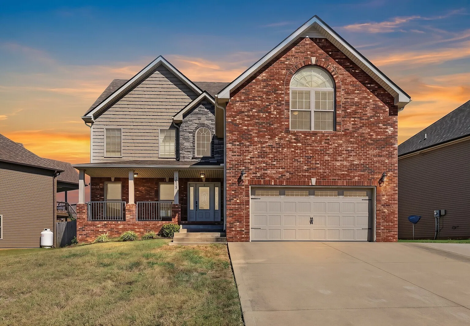 4 bed, 3.5 bath, 2854 sqft, $2,350 — Photo 1