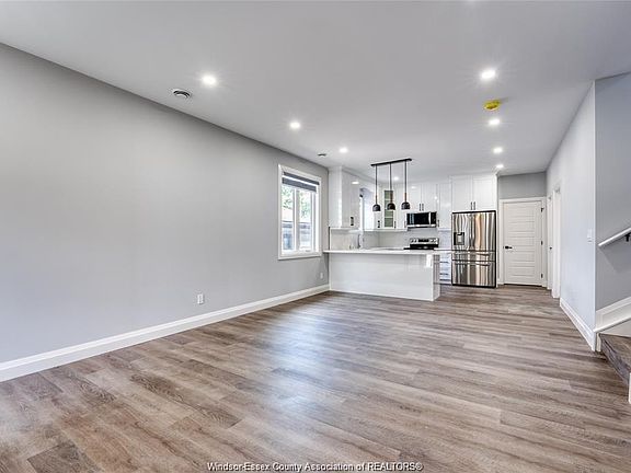 3rd image of 762 S Pacific Ave