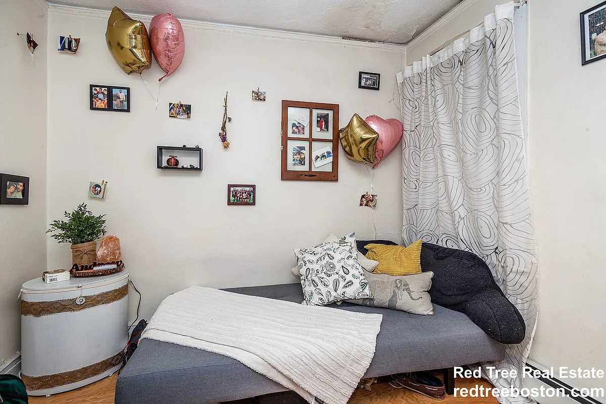 Building Photo - 94 W Cedar St #A