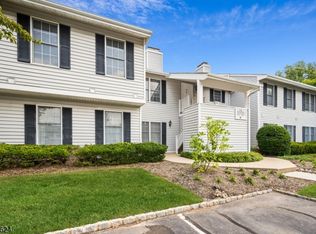 159 Mockingbird Ct #159, Three Bridges, NJ 08887