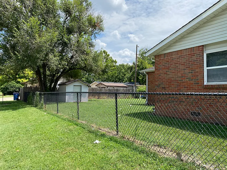 2302 S Saint Clair Ave — Photo 24
