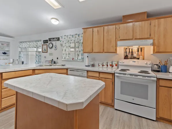 2398 Sasha Ct, Grants Pass, OR 97527