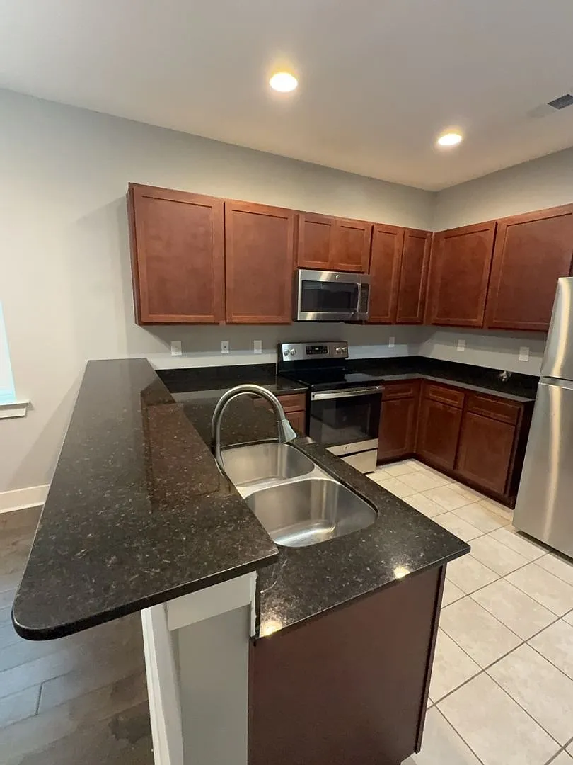 Beautiful 4bed/2.5bath in Hampton Place — Photo 4