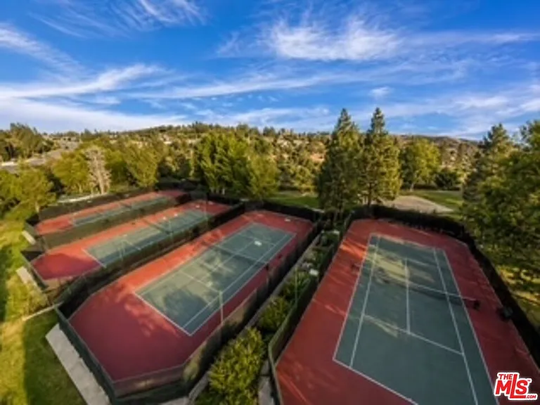 12245 Shady Hollow Ln — Photo 31