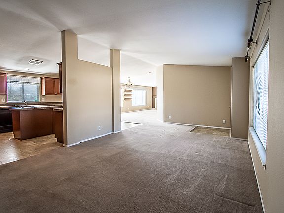 5th image of 3009 E Houston Ave