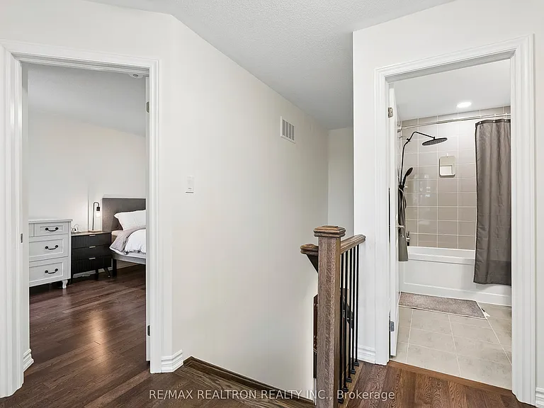 8 Thomas Frisby Jr Cres — Photo 12