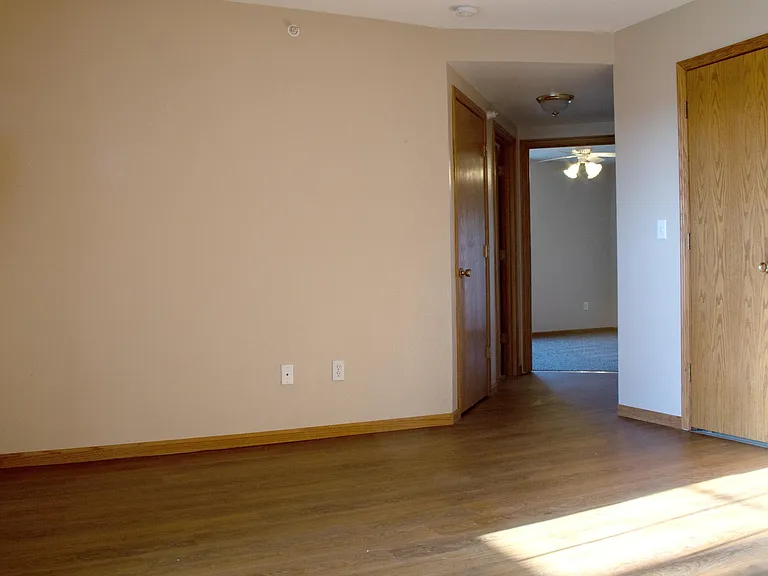 440 Iris Ct — Photo 4