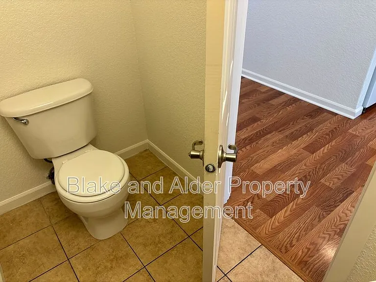 345 Norway St NE — Photo 20
