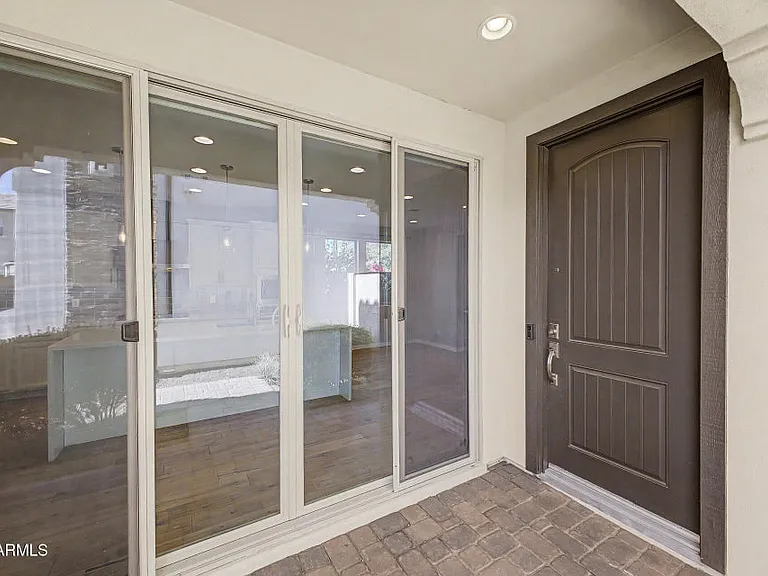 1941 S Wallrade Ln — Photo 2