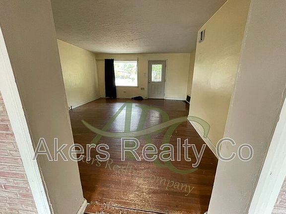 2nd image of 2210 Court St