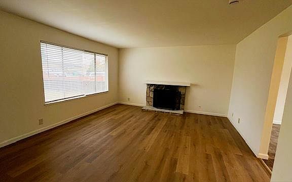 2nd image of 4217 Queensboro Way