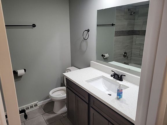 3rd image of 4914 Radnor Dr