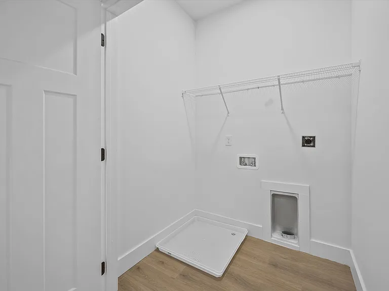 2414 E Glenwood Ave — Photo 11
