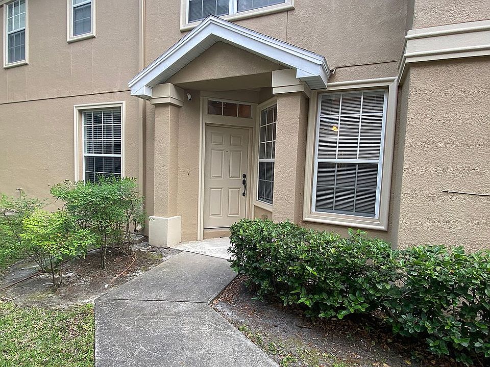 Welcoming Front Entry