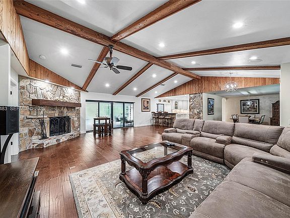 4th image of 12466 Quercus Ln