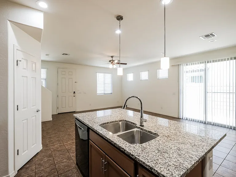 3815 S 58th Ln — Photo 10