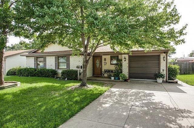 1st image of 1421 E Park Dr