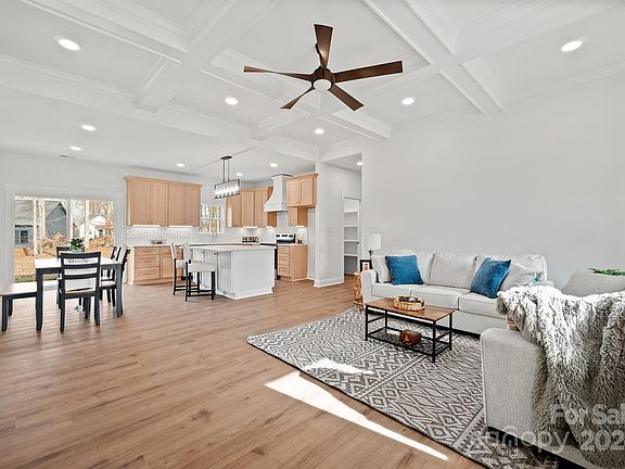 3rd image of 7673 Katherine Dr