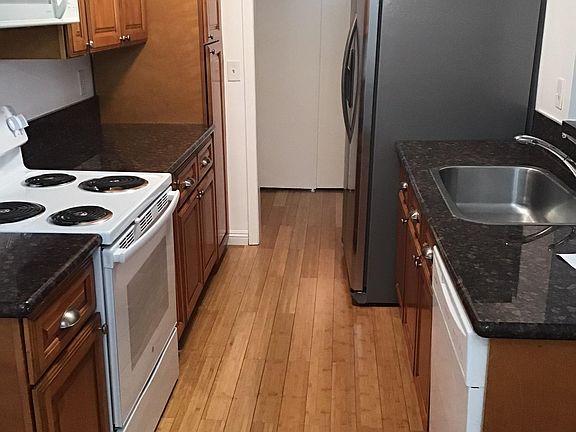 3rd image of 11935 Dorothy St APT 204