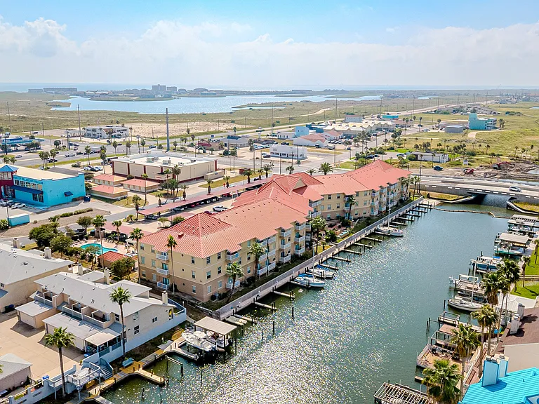 Compass Bay Apartments & Marina — Photo 41