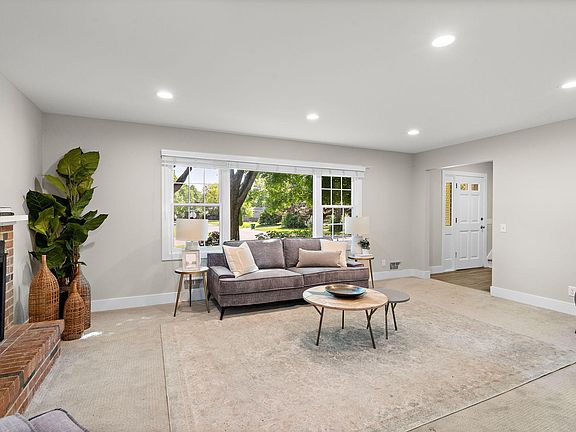 5th image of 2105 Urbandale Ln N
