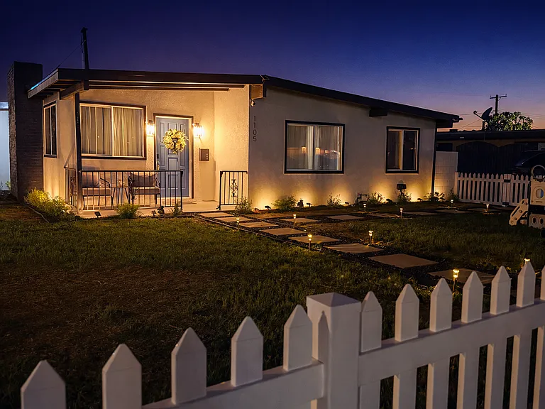 1105 W Berkeley Ct — Photo 32