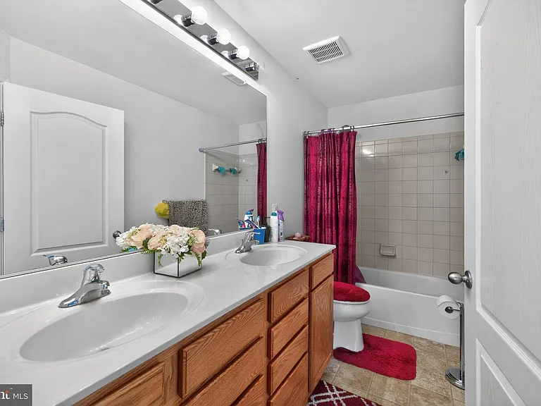 27 Wellington Ave — Photo 22