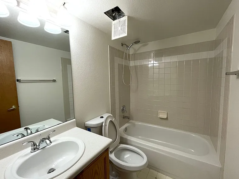 1331 W 132nd Pl — Photo 14