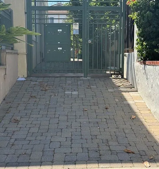 433 S Doheny Dr #A — Photo 2
