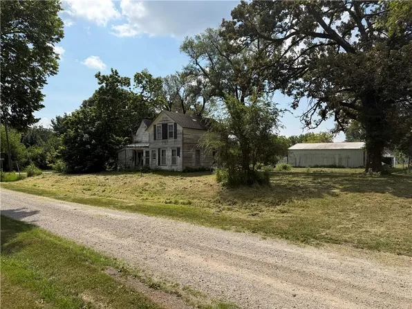 590 E 4th St, Kidder, MO 64649