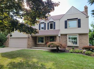 9658 Blauvelt Dr, Grosse Ile, MI 48138