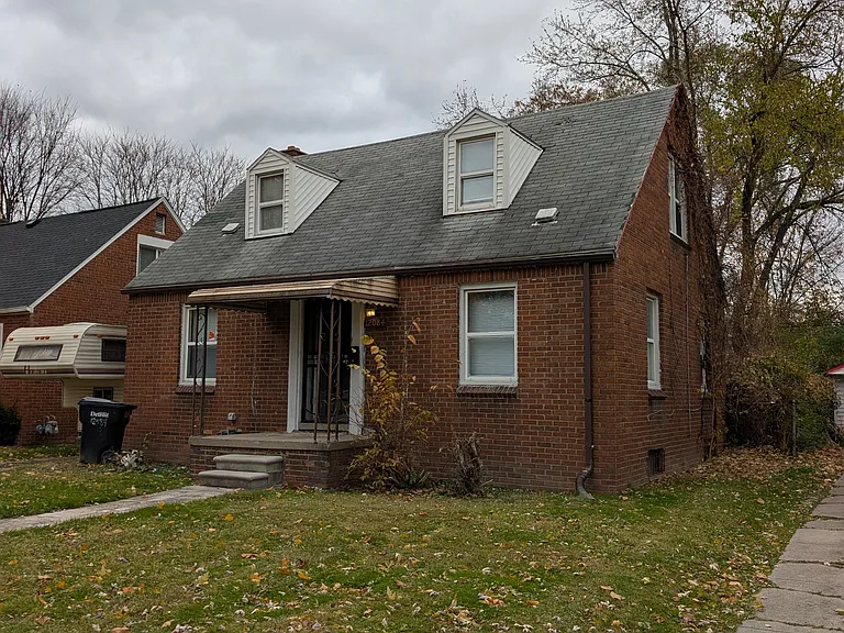12084 Vaughan St — Photo 1