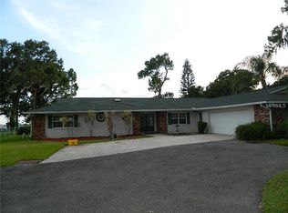 33621 Lakeshore Dr, Tavares, FL 32778