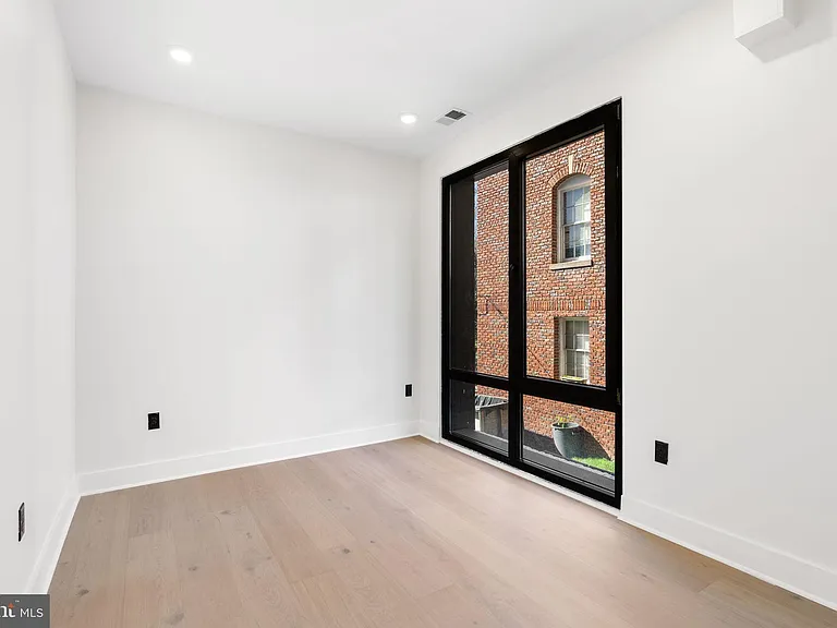 2504 41st St NW #6 — Photo 12