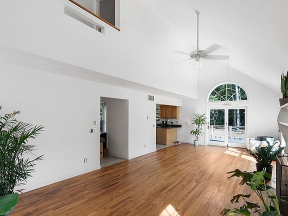2nd image of 9 Wood Lot Ln