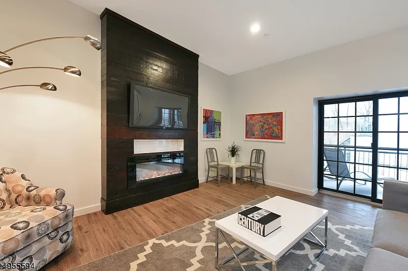 2 bed, 2.0 bath, 1350 sqft, $3,500 — Photo 4
