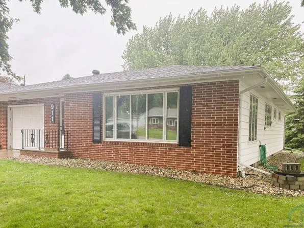 911 Lincoln St, Boyden, IA 51234