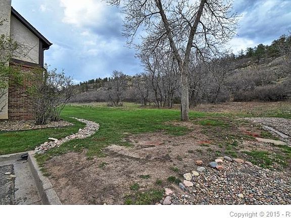 Backs onto Ute Valley Park