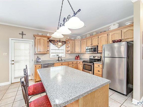 4th image of 212 Marcello Blvd
