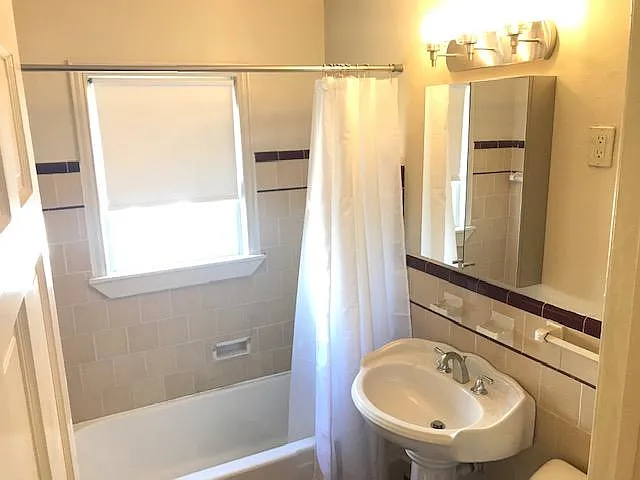 1525 NW 42nd St — Photo 7