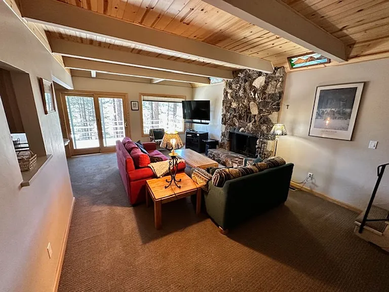 1150 Lindberg Ave — Photo 4