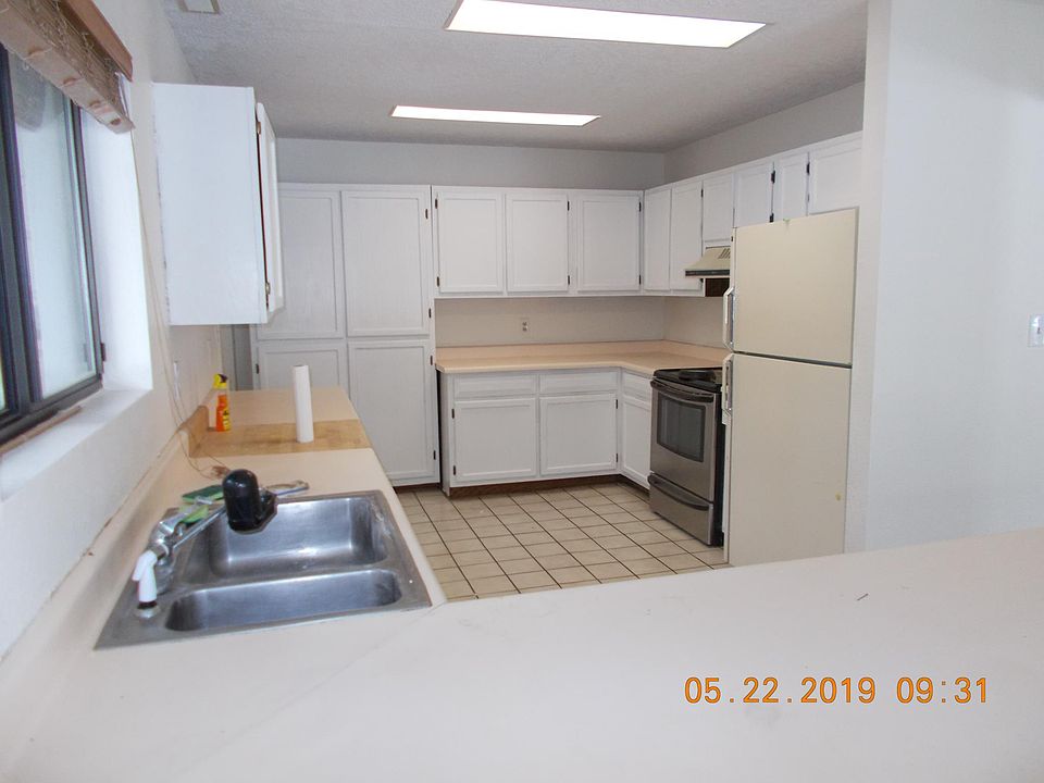 2nd image of 425 Willow Dr