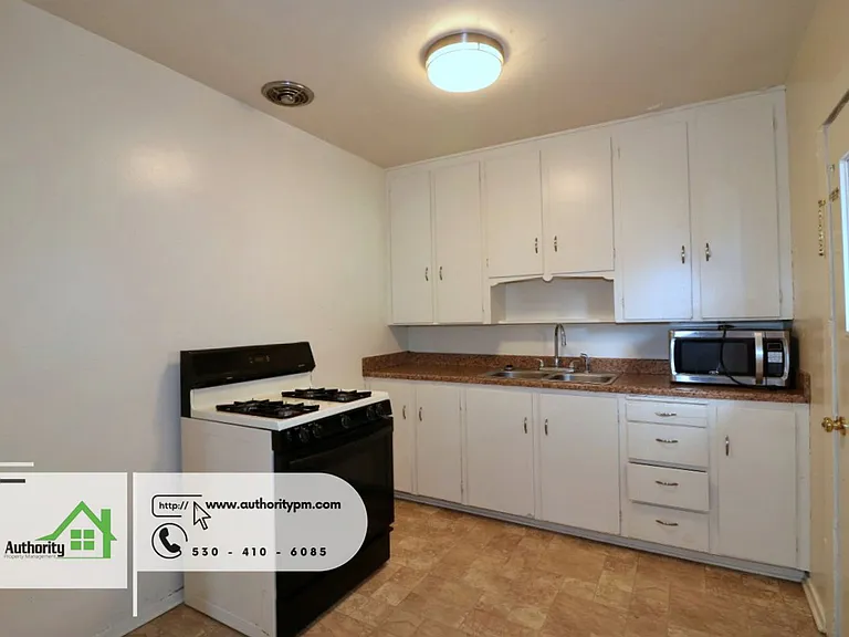 2124 Pine St — Photo 5