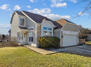 825 Franklin Dr, South Elgin, IL 60177