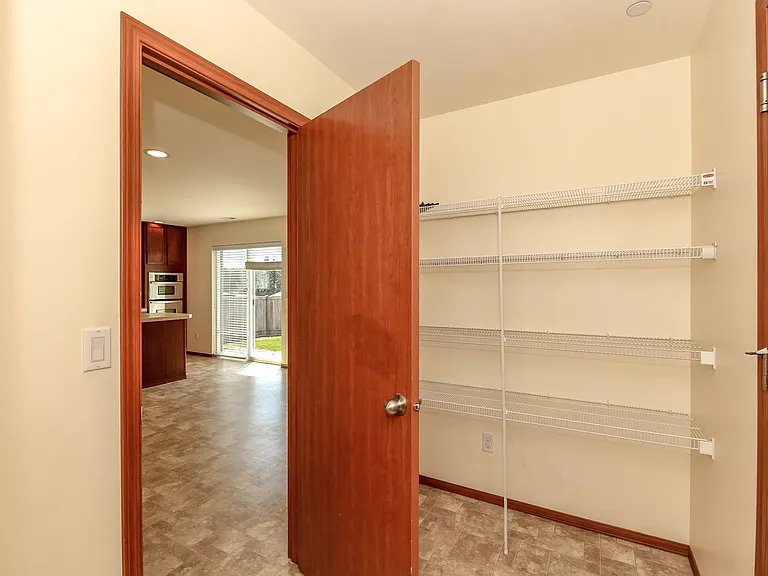 1187 Swan Loop — Photo 20