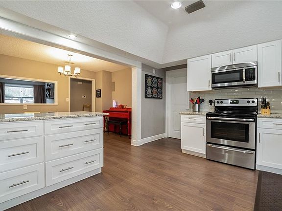 4th image of 2506 Corrine Dr