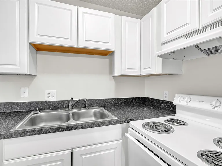 Richardt Apartments — Photo 8