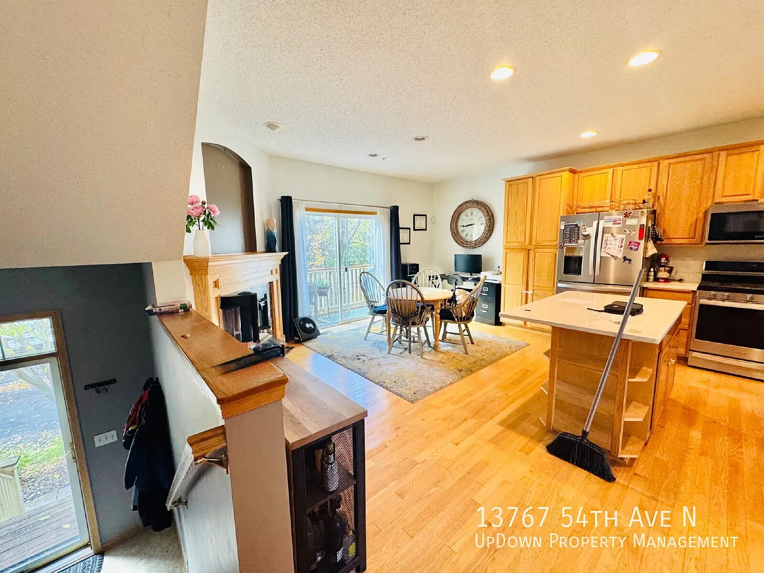 Stylish 3 Floor livingTownhouse in Minneapolis with Spacious 2200 Sq Ft Layout, Hardwood Floors &... — Photo 4