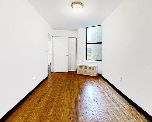 3rd image of 113 W 113th St #5B